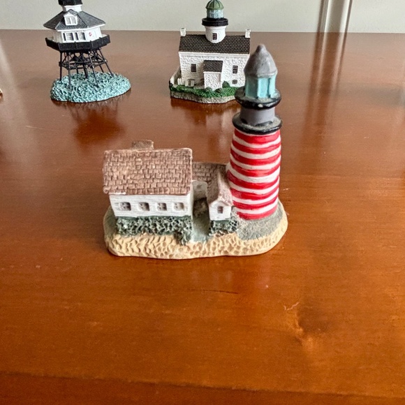 Set of 5 Mini Lighthouses - Picture 4 of 9